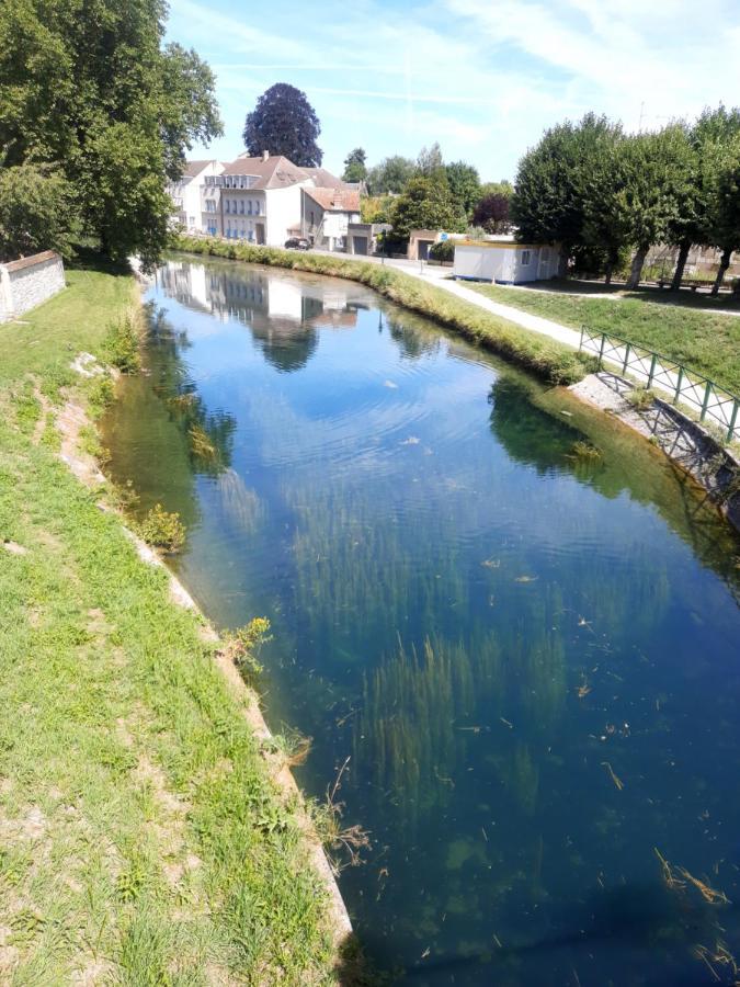 Les Studios Du 4 Canal - 2 Grands Studios Independants Proche Du Loing Et Du Centre Historique De Nemours Saint-Pierre-Les-Nemours ภายนอก รูปภาพ